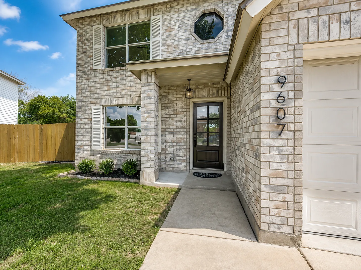 3 bed, 2.5 bath, 2096 sqft, $2,000 — Photo 3