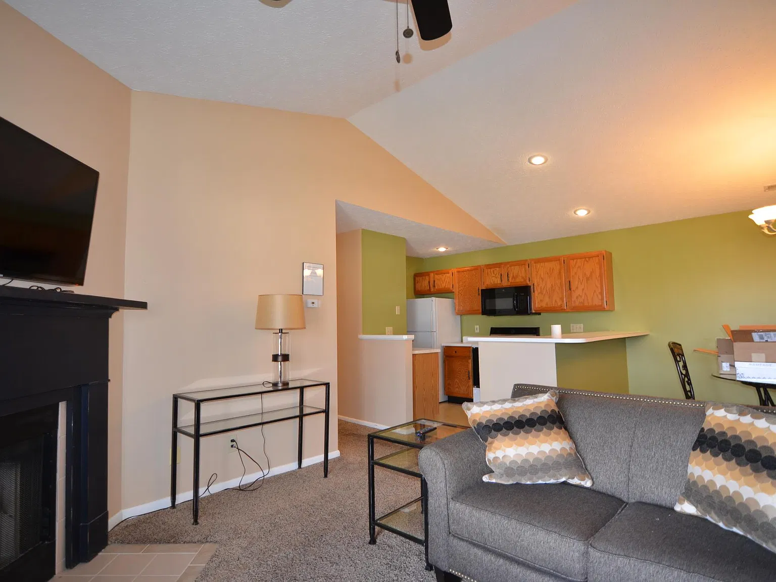 2 bed, 925 sqft, $1,550 — Photo 4