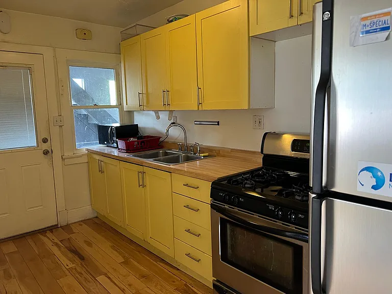156-162 168 I St — Photo 10