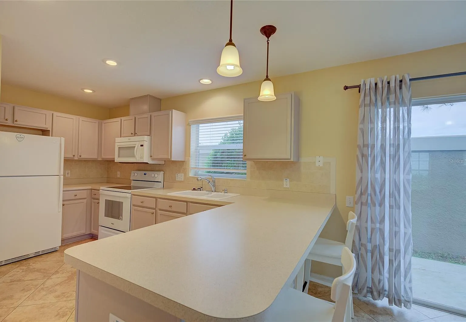 2 bed, 1.5 bath, 1271 sqft, $2,000 — Photo 4