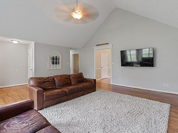 4th image of 7001 Flagstone Dr