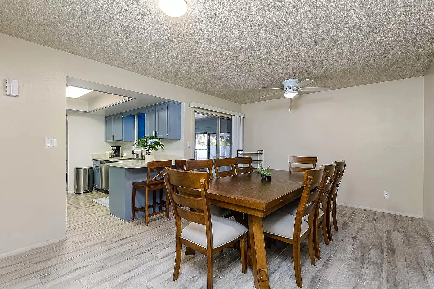 5 bed, 2047 sqft, $4,000 — Photo 3