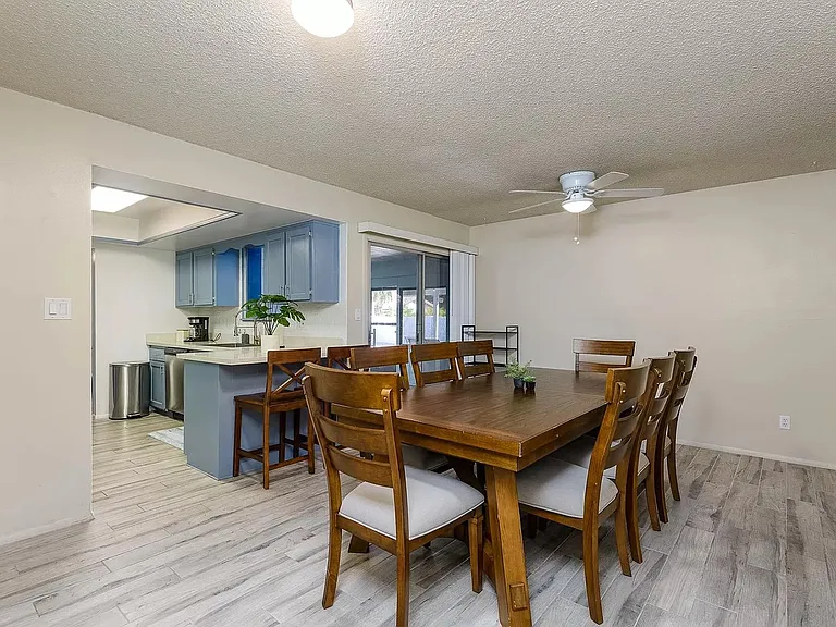 635 E Manhatton Dr — Photo 3