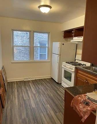 2nd image of 5541 N Artesian Ave #1E
