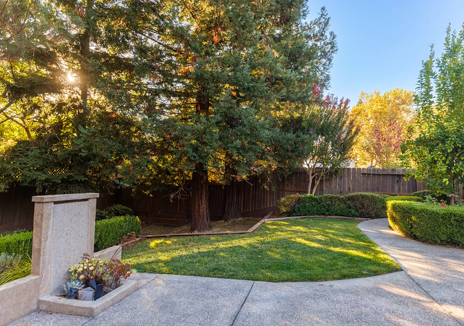 Beautiful 3-Bedroom Home in Napa's Desirable Vineyard Estates Neighborhood — Photo 3