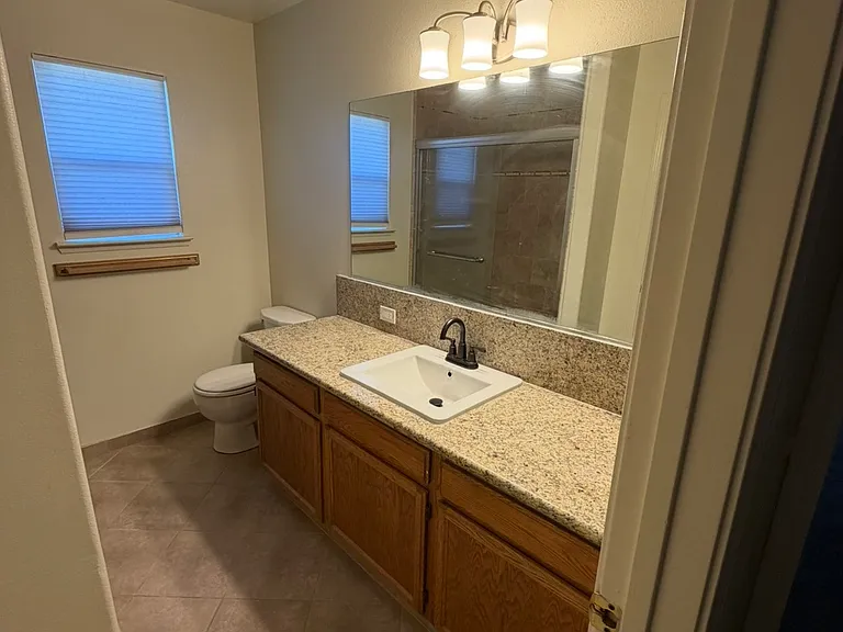 2273 N Babigian Ave — Photo 9