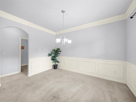 5th image of 540 Country Ridge Dr