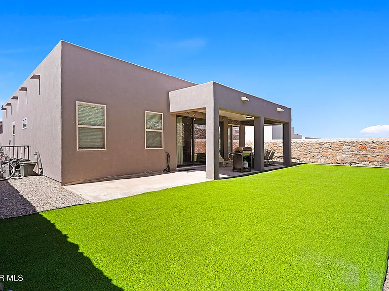 12863 Ivelet Ct — Photo 32