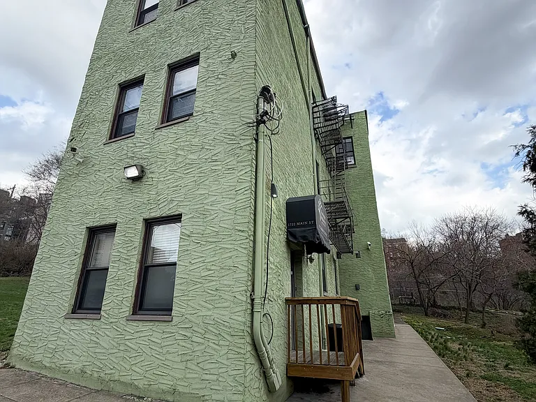 1722 Main St #2 — Photo 10