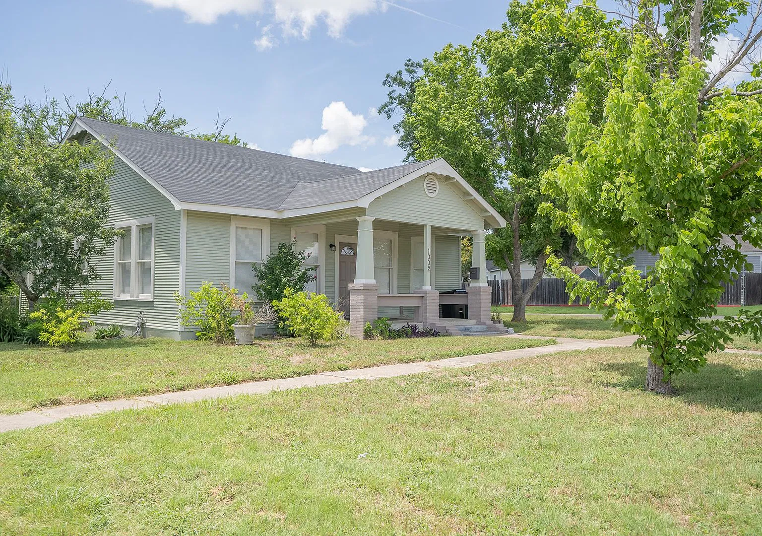Gorgeous bungalow by Baylor Scott & White — Photo 3