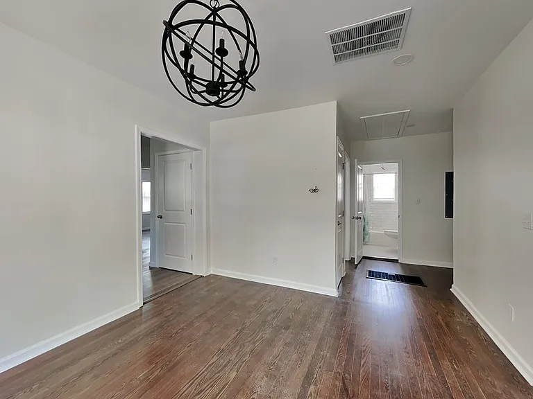 499 Woodlawn Ave NW — Photo 5