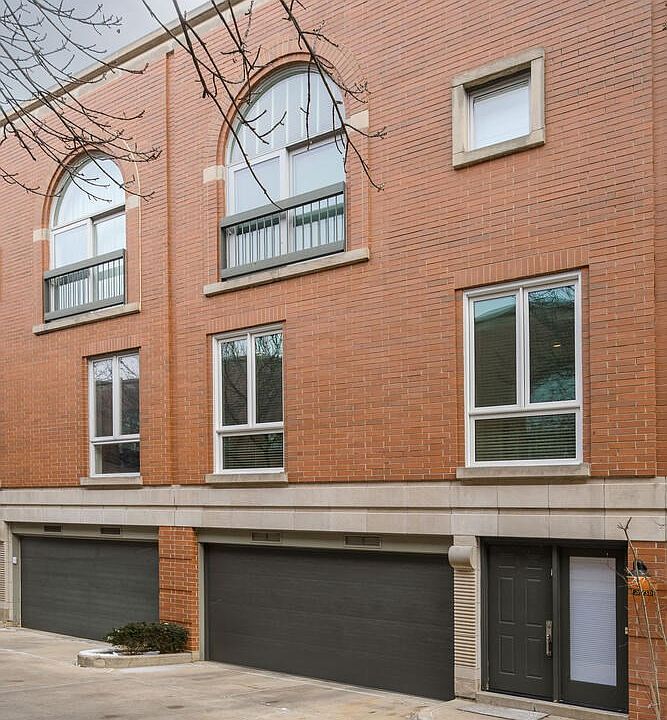 1st image of 2673 N Greenview Ave #D