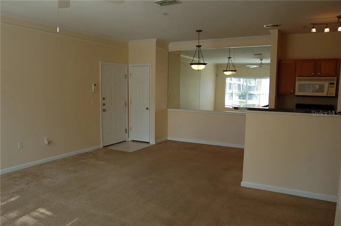 2 bed, 1008 sqft, $1,600 — Photo 1