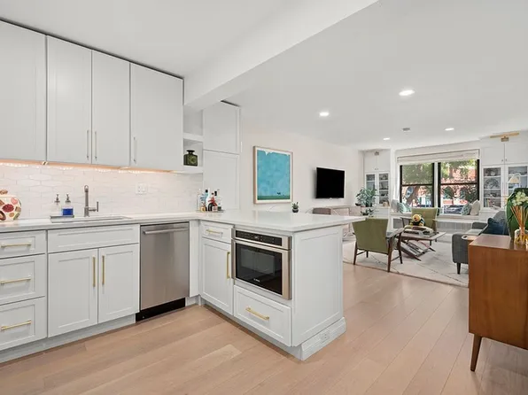 165 Christopher St APT 1F, Manhattan, NY 10014