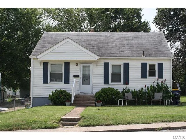 911 Huber St photo 1