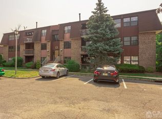 149B Overlook Ct, Woodbridge, NJ 07095