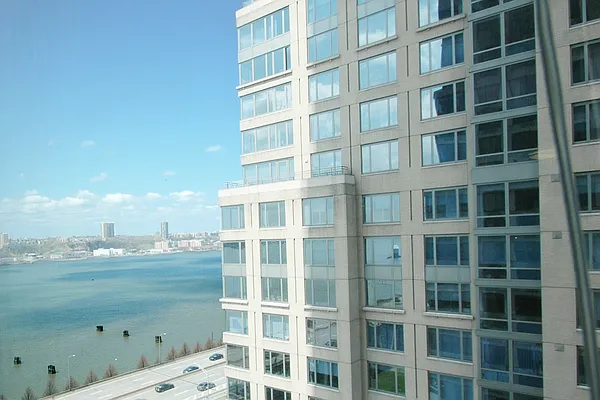Rented by BLU Real Estate | media 16