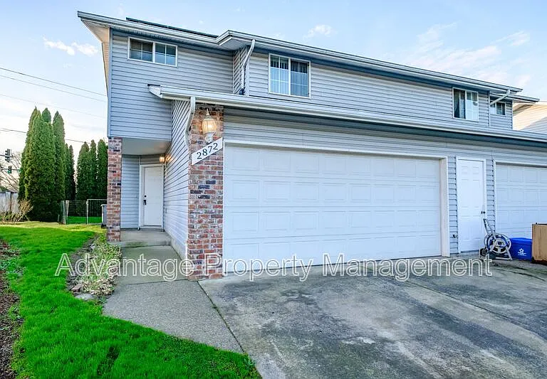 2870-2872 Raleigh Ct SE — Photo 1