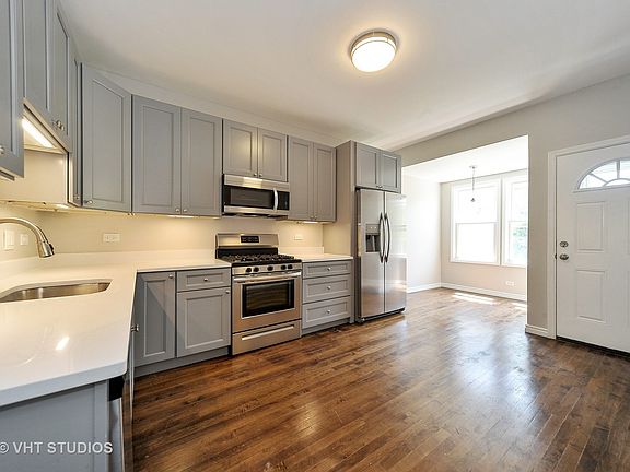 4th image of 3629 W Oakdale Ave