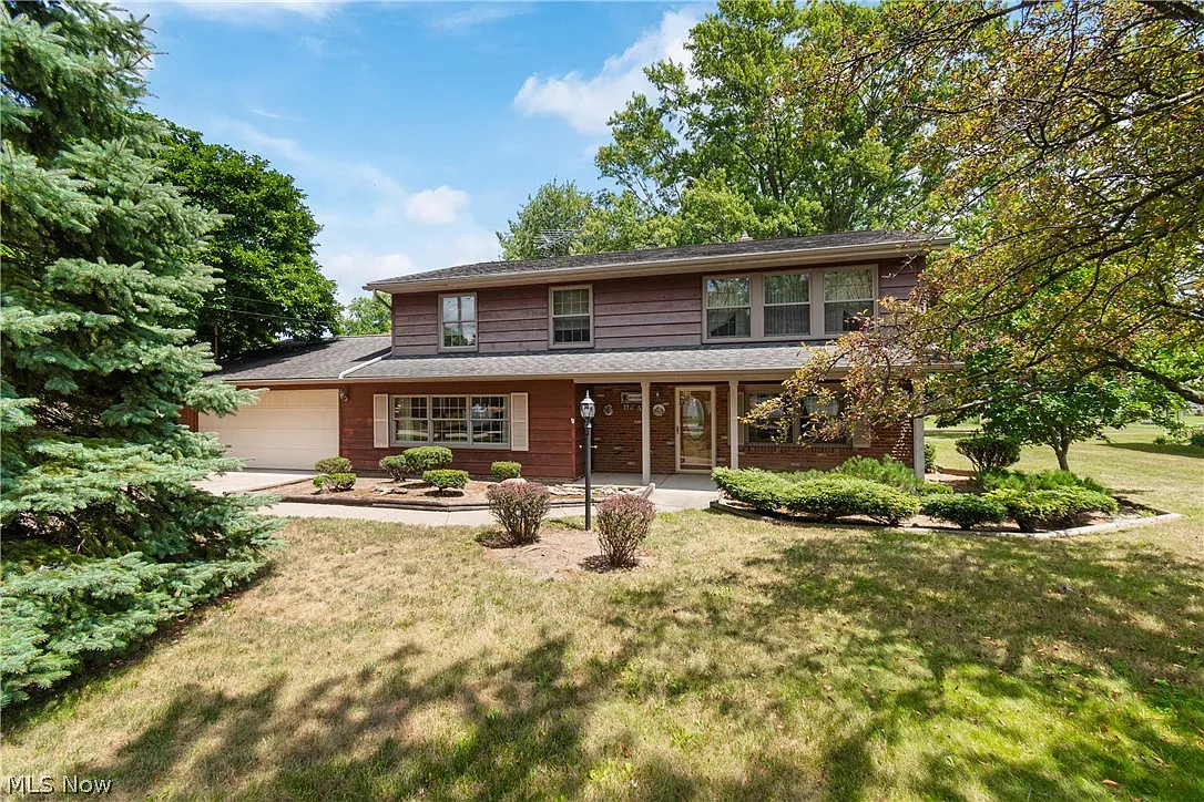 1223 Saxon Ave photo 1