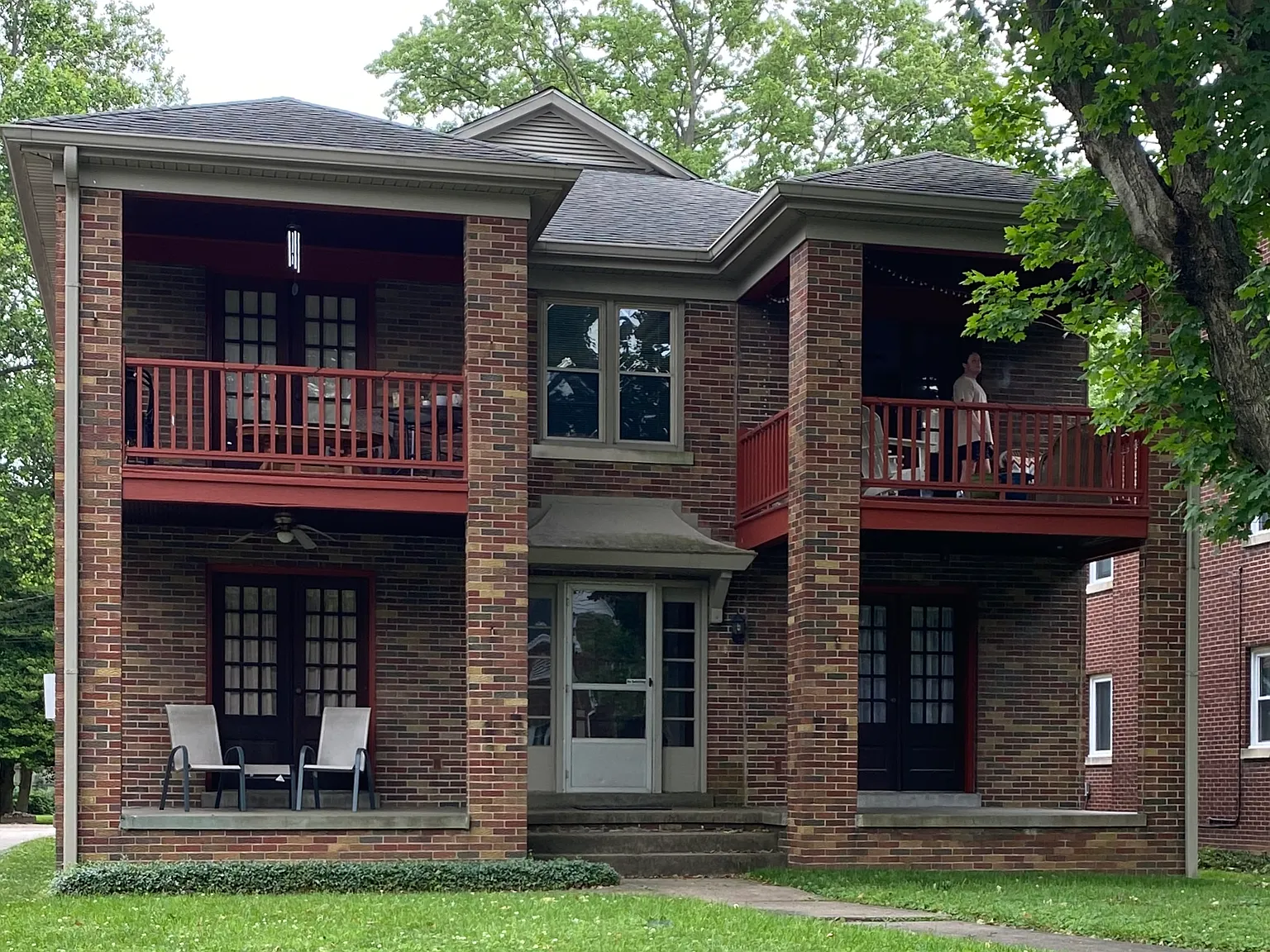 2 bed, $925 — Photo 1