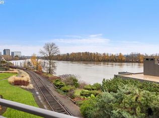 5630 S Riverside Ln APT 24, Portland, OR 97239