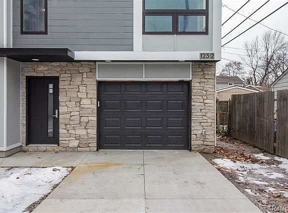 2nd image of 123 Mason Ct #2-2-2