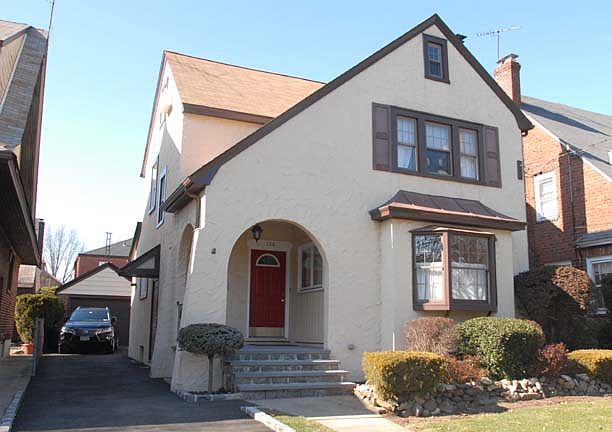 1st image of 120 Iris Ave