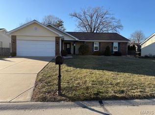 515 Fox Pointe Dr, Saint Charles, MO