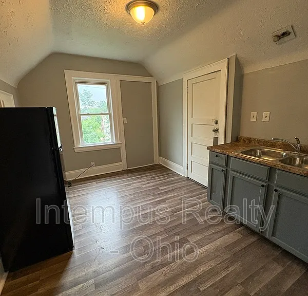 942 Eddy Rd #3 — Photo 2