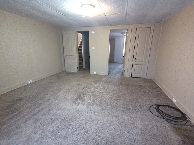 1529 W King St — Photo 22
