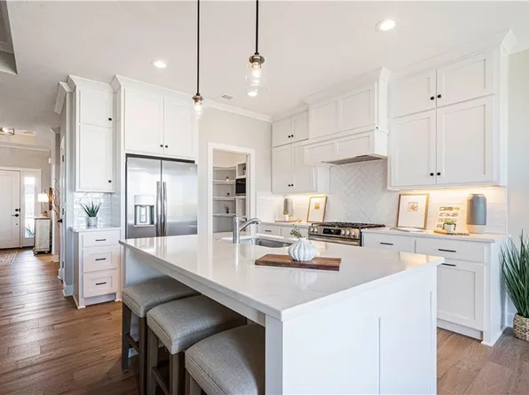 9540 Shady Bend Rd, Lenexa, KS 66227