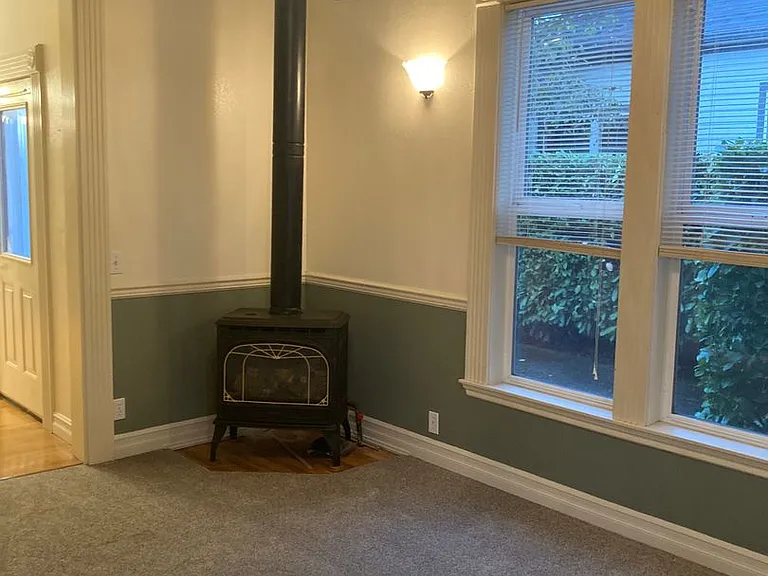 1105 1st Ave NE #1 — Photo 6