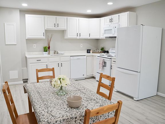 3rd image of 6245 Windward Dr