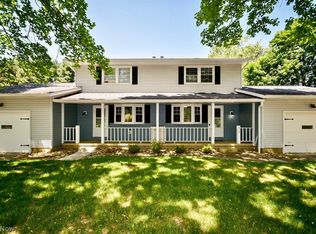 457 Hutchison Dr, Mogadore, OH 44260