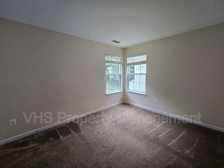 832 Fox Den Rd — Photo 27