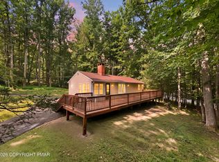 132 Ski Haven Dr, Cresco, PA 18326
