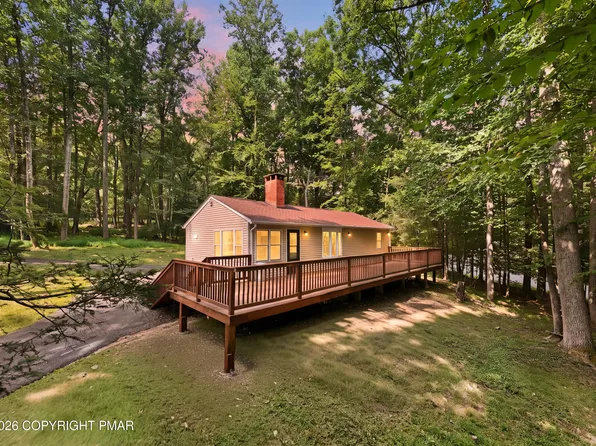 132 Ski Haven Dr, Cresco, PA 18326