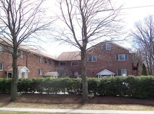 110 Housatonic St APT 14, Pittsfield, MA 01201