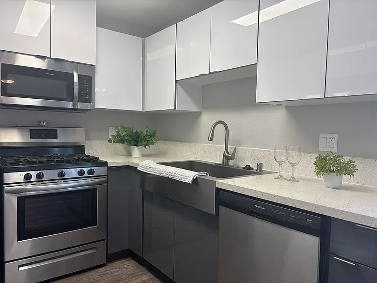 Villa Serrano Apartment Homes — Photo 73