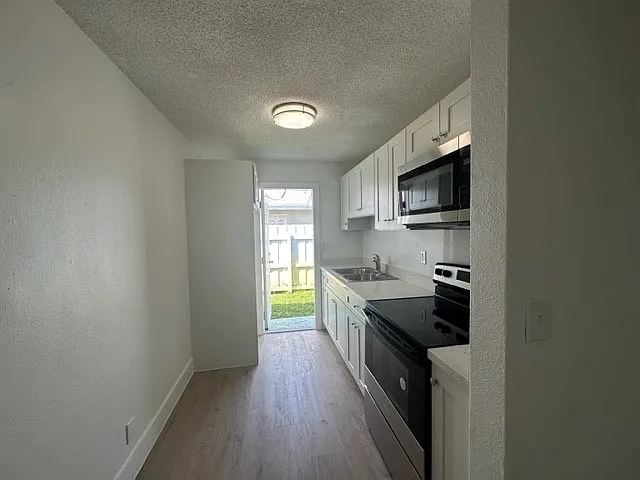 5911 NE 18th Ave — Photo 2