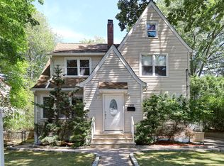39 Park Ave, Cresskill, NJ 07626