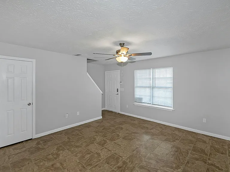 134 Point Place Dr — Photo 5