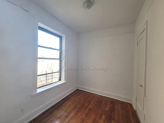 Rented by Bouklis Group | media 4
