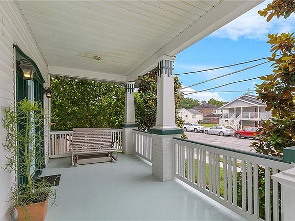 5th image of 305 Homedale St