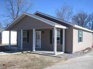 812 N Epworth St, Fairfield, IL 62837