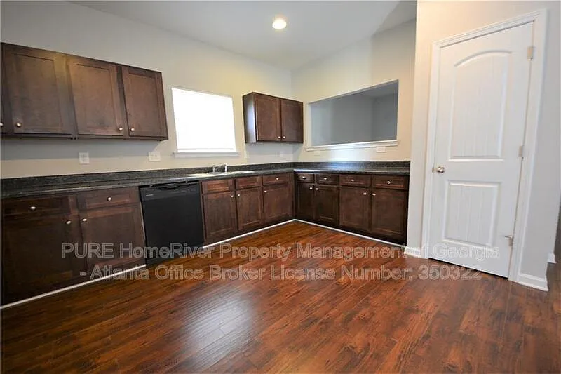 4 bed, 3.0 bath, 2398 sqft, $2,600 — Photo 4