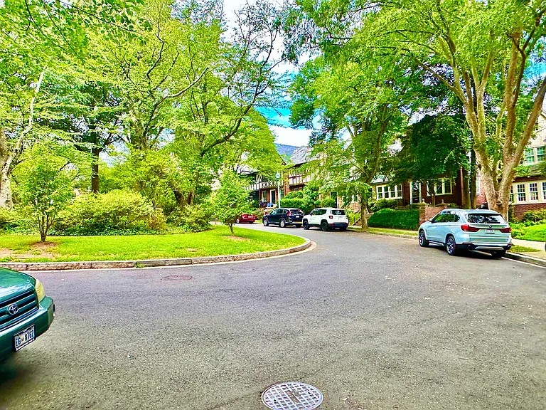 4422 Greenwich Pkwy NW — Photo 64