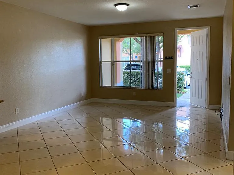 3549 Forest Hill Blvd #25 — Photo 7