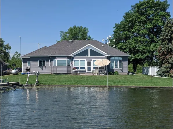5871 Sandy Dr, Pinconning, MI 48650